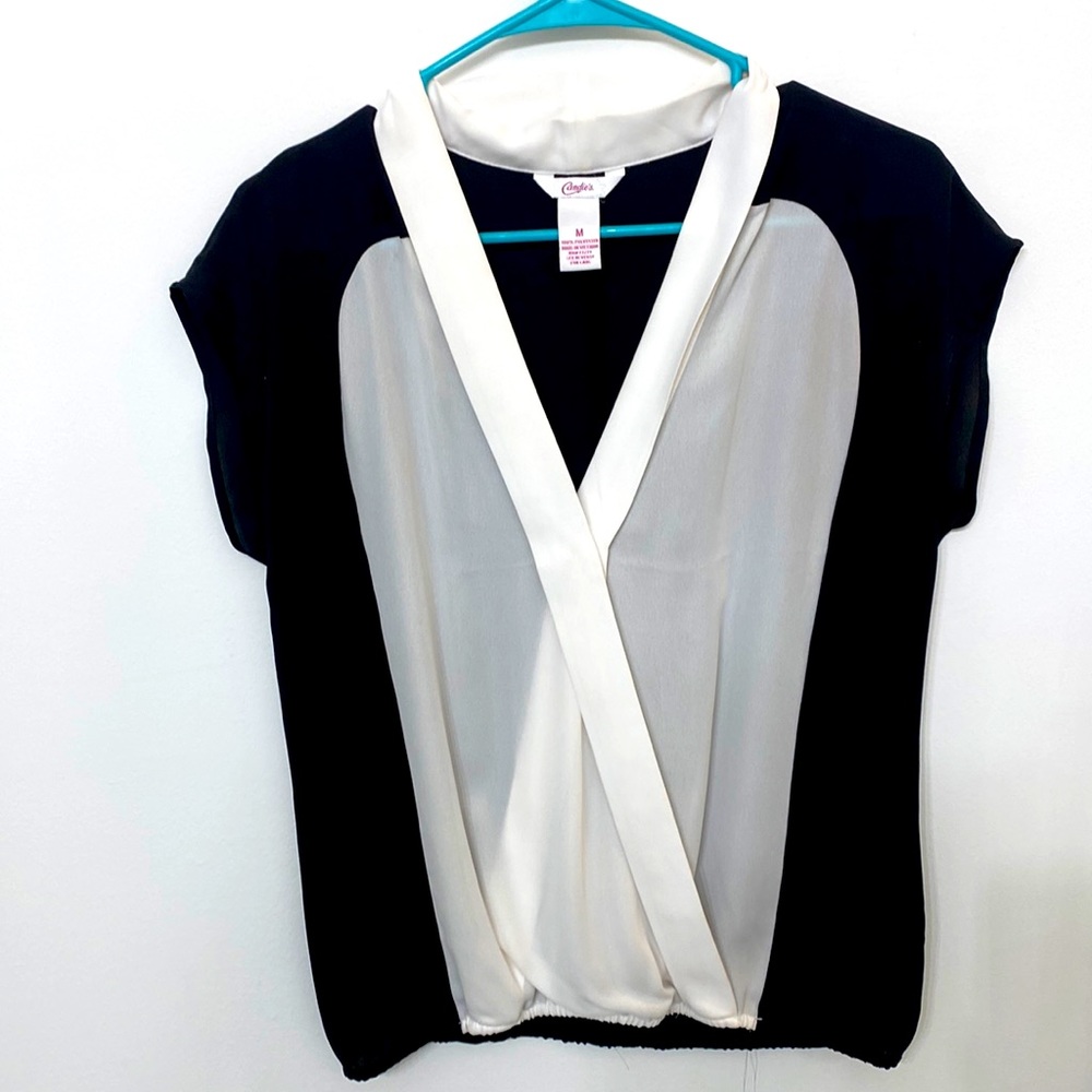 Short sleeve women’s business dress shirt. Black and white sheer material.